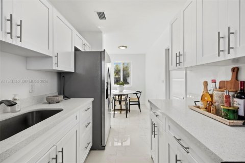 Дом в Майами, Флорида 3 спальни, 97.27м2 № 1998865