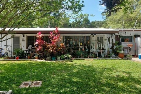 Commercial property in Clearwater, Florida 4 bedrooms, 133.97 sq.m. № 2322718