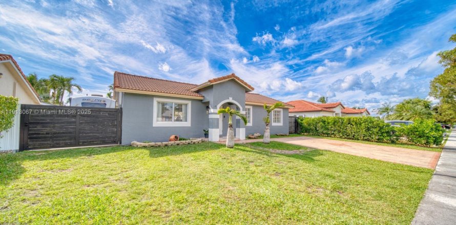 Casa en Miami, Florida 3 dormitorios, 117.06 m2 № 1968540