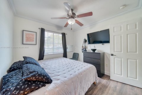 Casa en venta en Miami, Florida, 3 dormitorios, 117.06 m2 № 1968540 - foto 12