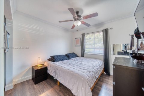 Casa en venta en Miami, Florida, 3 dormitorios, 117.06 m2 № 1968540 - foto 13