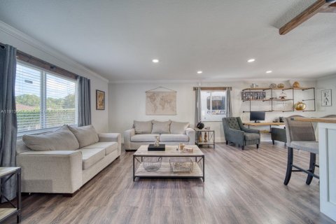 Casa en venta en Miami, Florida, 3 dormitorios, 117.06 m2 № 1968540 - foto 9