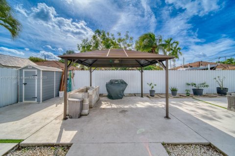 Casa en venta en Miami, Florida, 3 dormitorios, 117.06 m2 № 1968540 - foto 25