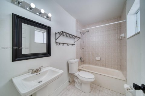 Casa en venta en Miami, Florida, 3 dormitorios, 117.06 m2 № 1968540 - foto 11