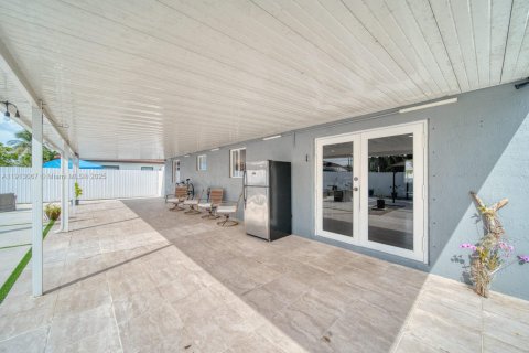 Casa en venta en Miami, Florida, 3 dormitorios, 117.06 m2 № 1968540 - foto 23