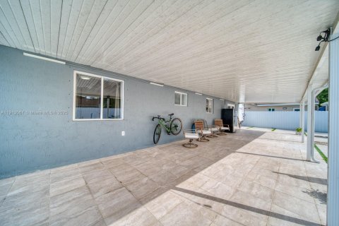 Casa en venta en Miami, Florida, 3 dormitorios, 117.06 m2 № 1968540 - foto 27