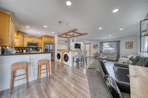 Casa en venta en Miami, Florida, 3 dormitorios, 117.06 m2 № 1968540 - foto 3