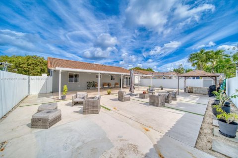 Casa en venta en Miami, Florida, 3 dormitorios, 117.06 m2 № 1968540 - foto 26