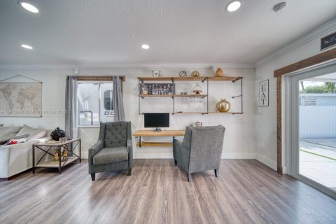 Casa en venta en Miami, Florida, 3 dormitorios, 117.06 m2 № 1968540 - foto 28