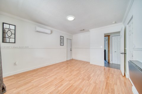 Casa en venta en Miami, Florida, 3 dormitorios, 117.06 m2 № 1968540 - foto 8