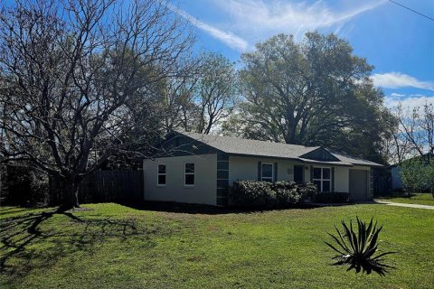 House in Lady Lake, Florida 2 bedrooms, 109.16 sq.m. № 1720047 - photo 16