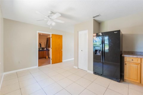 House in Lady Lake, Florida 2 bedrooms, 109.16 sq.m. № 1720047 - photo 9
