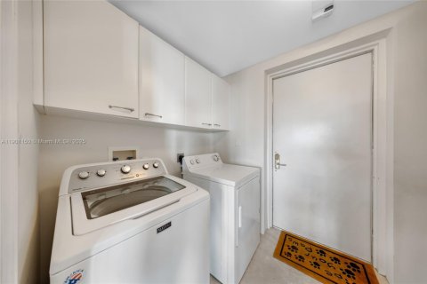 Condo in Aventura, Florida, 2 bedrooms  № 1953695 - photo 26