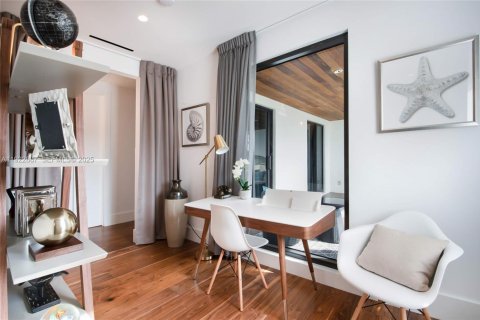 House in North Bay Village, Florida 5 bedrooms, 432 sq.m. № 1977460 - photo 18