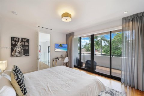 House in North Bay Village, Florida 5 bedrooms, 432 sq.m. № 1977460 - photo 27