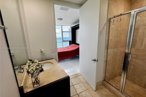 Condo in Sunny Isles Beach, Florida, 2 bedrooms № 1991291 - photo 29