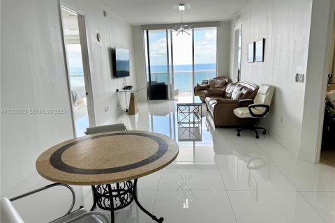 Condo in Sunny Isles Beach, Florida, 2 bedrooms № 1991291 - photo 16