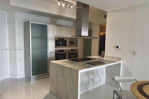 Condo in Sunny Isles Beach, Florida, 2 bedrooms № 1991291 - photo 10