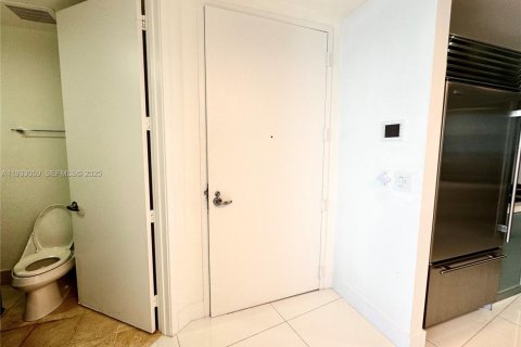 Condo in Sunny Isles Beach, Florida, 2 bedrooms № 1991291 - photo 7