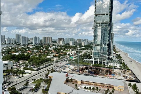 Condo in Sunny Isles Beach, Florida, 2 bedrooms № 1991291 - photo 3