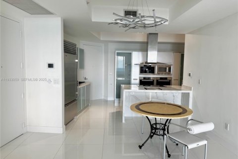 Condo in Sunny Isles Beach, Florida, 2 bedrooms № 1991291 - photo 23