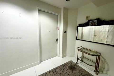 Condo in Sunny Isles Beach, Florida, 2 bedrooms № 1991291 - photo 6