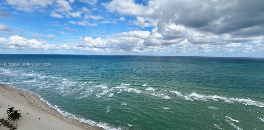 Condo in Sunny Isles Beach, Florida, 2 bedrooms № 1991291