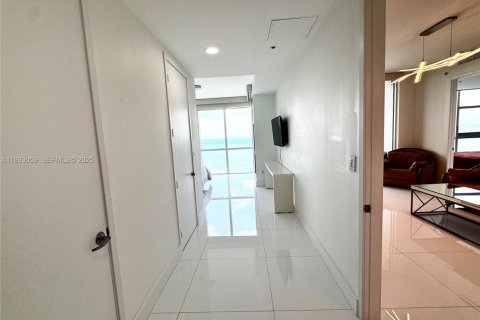 Condo in Sunny Isles Beach, Florida, 2 bedrooms № 1991291 - photo 30