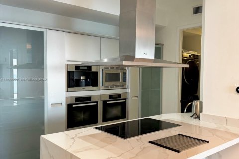 Condo in Sunny Isles Beach, Florida, 2 bedrooms № 1991291 - photo 12