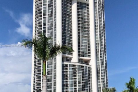 Condo in Sunny Isles Beach, Florida, 2 bedrooms № 1991291 - photo 5