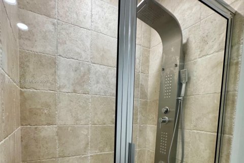 Condo in Sunny Isles Beach, Florida, 2 bedrooms № 1991291 - photo 28