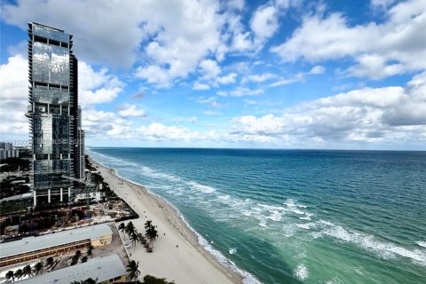 Condo in Sunny Isles Beach, Florida, 2 bedrooms № 1991291 - photo 2