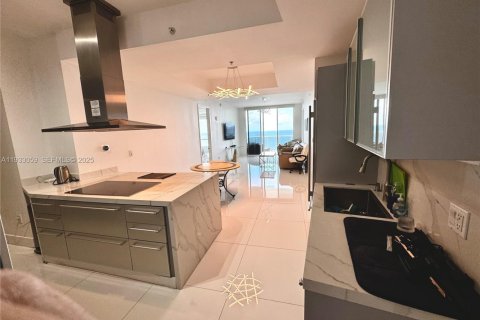 Condo in Sunny Isles Beach, Florida, 2 bedrooms № 1991291 - photo 8