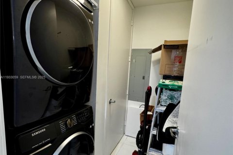 Condo in Sunny Isles Beach, Florida, 2 bedrooms № 1991291 - photo 14