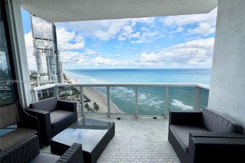 Condo in Sunny Isles Beach, Florida, 2 bedrooms № 1991291 - photo 17