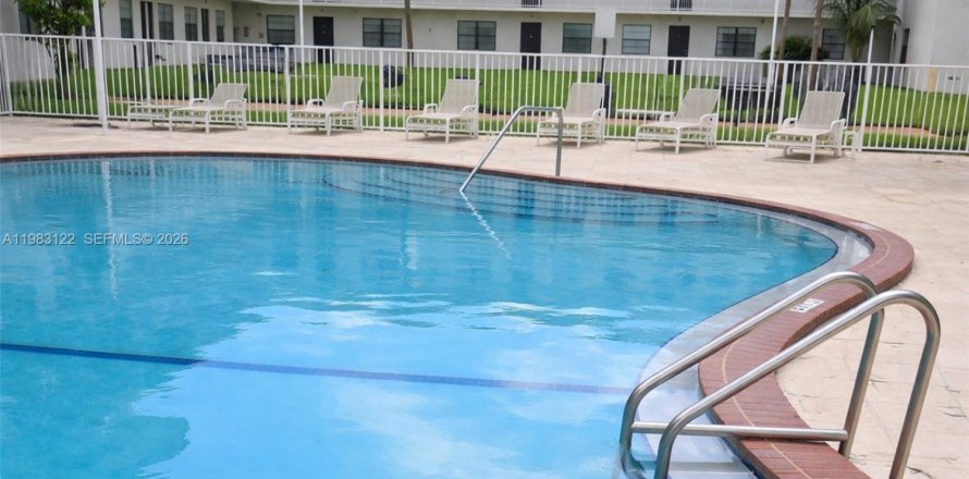 Кондоминиум с 1 спальней в Дания-Бич, Флорида № 2048079