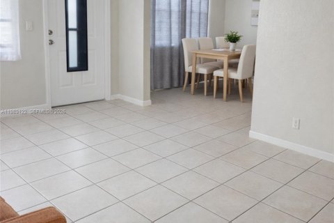 Купить кондоминиум в Дания-Бич, Флорида 1 спальня, 71.35м2, № 2048079 - фото 4