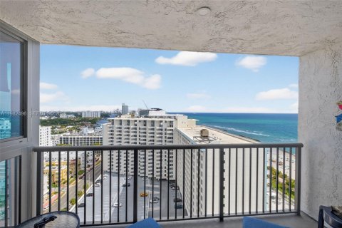 Condominio en venta en Miami Beach, Florida, 2 dormitorios, 104.24 m2 № 2049309 - foto 10