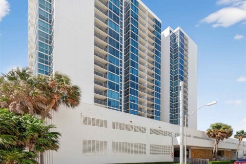 Condominio en venta en Miami Beach, Florida, 2 dormitorios, 104.24 m2 № 2049309 - foto 18