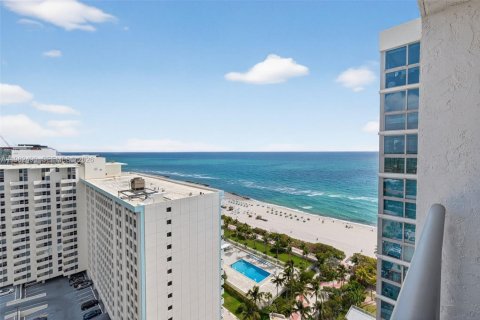 Condominio en Miami Beach, Florida, 2 dormitorios  № 2049309