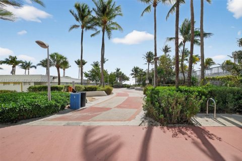 Condominio en venta en Miami Beach, Florida, 2 dormitorios, 104.24 m2 № 2049309 - foto 17