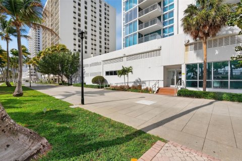Condominio en venta en Miami Beach, Florida, 2 dormitorios, 104.24 m2 № 2049309 - foto 14