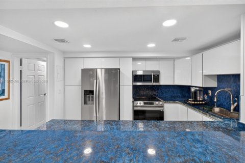 Condominio en venta en Miami Beach, Florida, 2 dormitorios, 104.24 m2 № 2049309 - foto 9