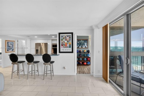 Condominio en venta en Miami Beach, Florida, 2 dormitorios, 104.24 m2 № 2049309 - foto 3