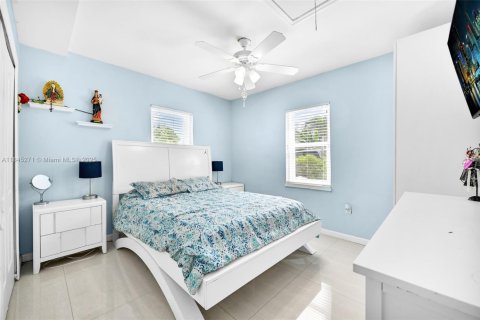 House in Hollywood, Florida 4 bedrooms, 135.92 sq.m. № 1840830 - photo 27