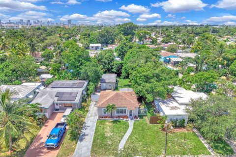 House in Hollywood, Florida 4 bedrooms, 135.92 sq.m. № 1840830 - photo 6