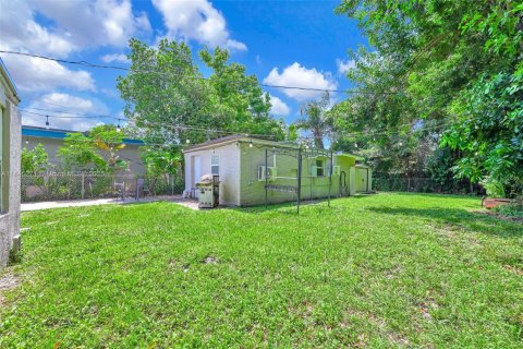 House in Hollywood, Florida 4 bedrooms, 135.92 sq.m. № 1840830 - photo 19