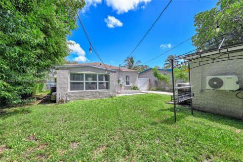 House in Hollywood, Florida 4 bedrooms, 135.92 sq.m. № 1840830 - photo 18