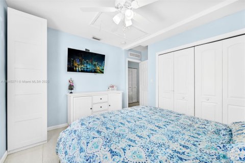 House in Hollywood, Florida 4 bedrooms, 135.92 sq.m. № 1840830 - photo 29