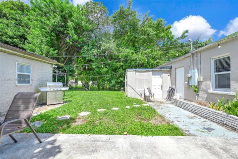 House in Hollywood, Florida 4 bedrooms, 135.92 sq.m. № 1840830 - photo 21